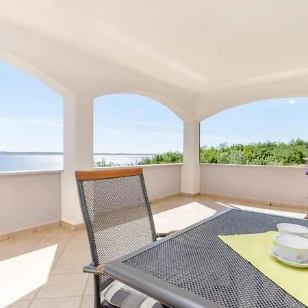 Mira Apartmán Starigrad Paklenica