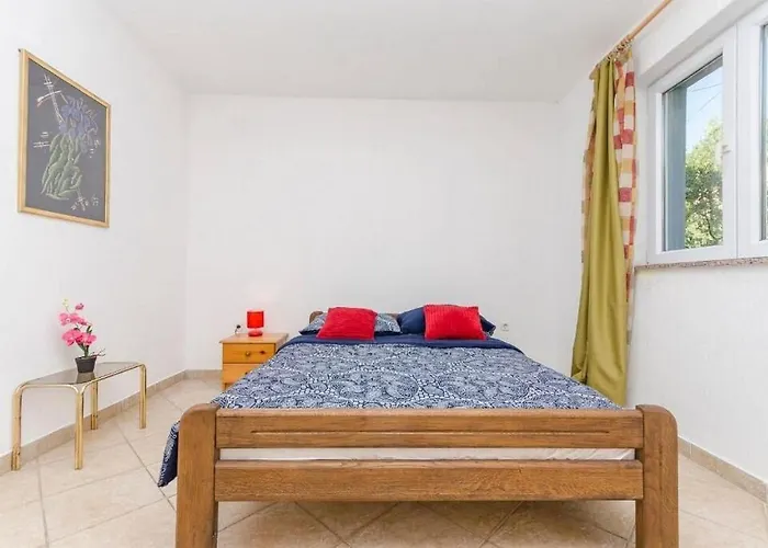 Mira Apartman