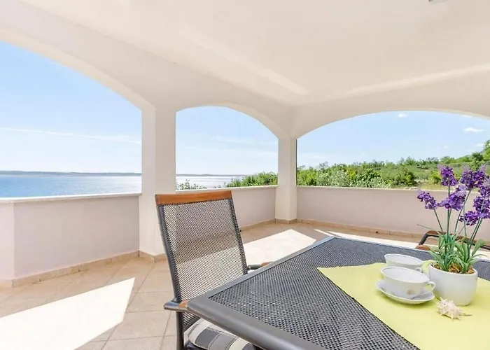 Mira Apartman Starigrad-Paklenica