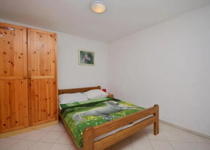 Mira Apartman